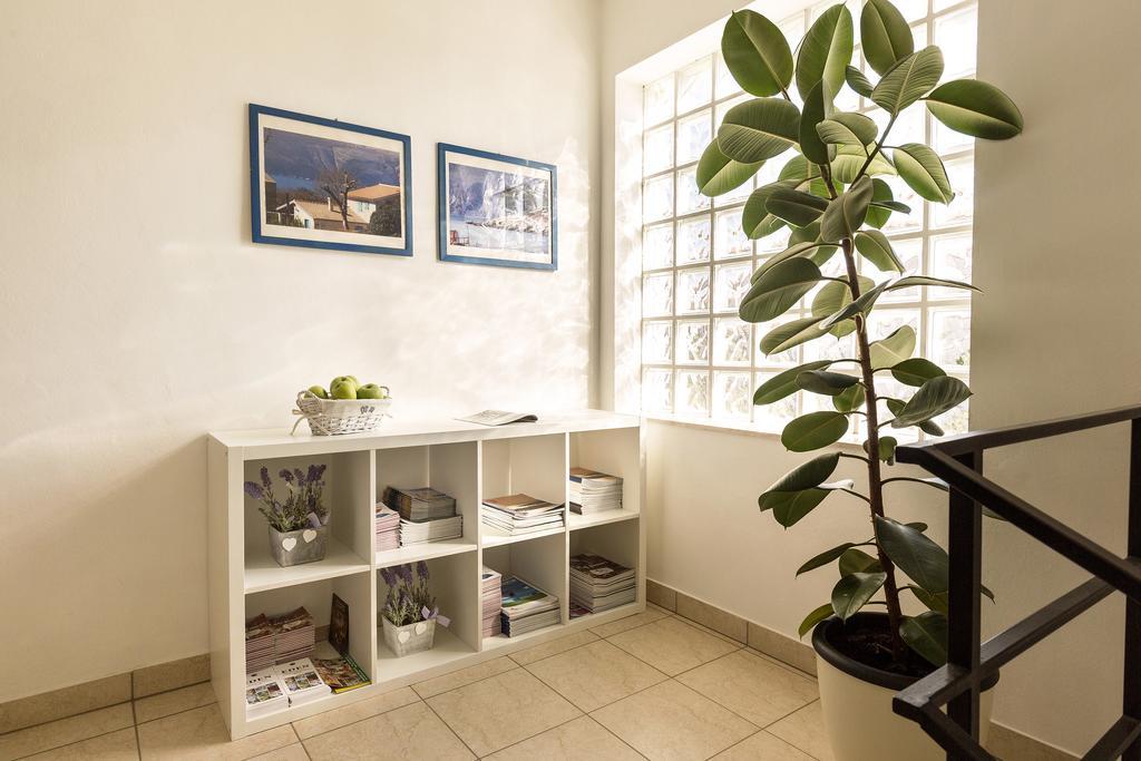 Apartments Renata Pinezici  Exterior photo